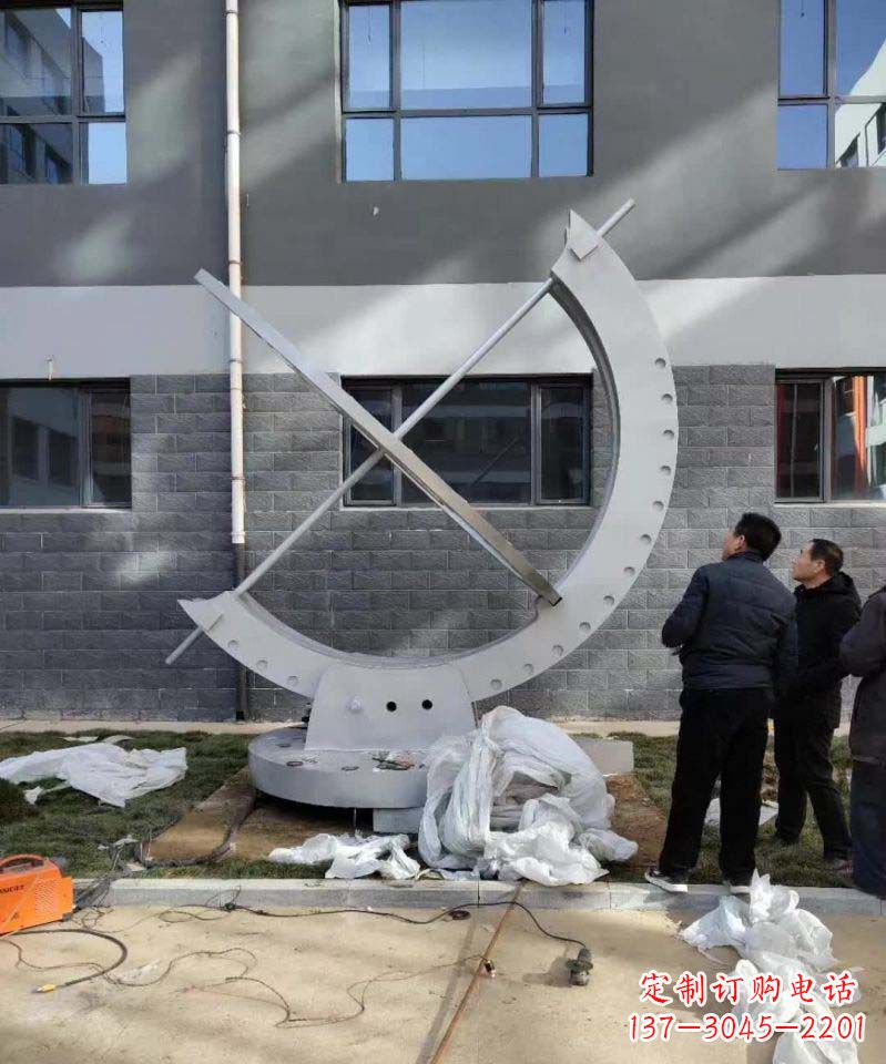 广西不锈钢日晷雕塑精致而优雅