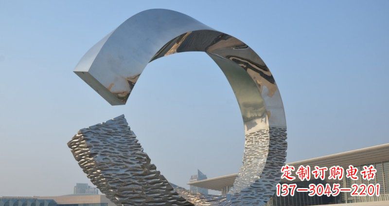 广西环绕城市的不锈钢圆环雕塑