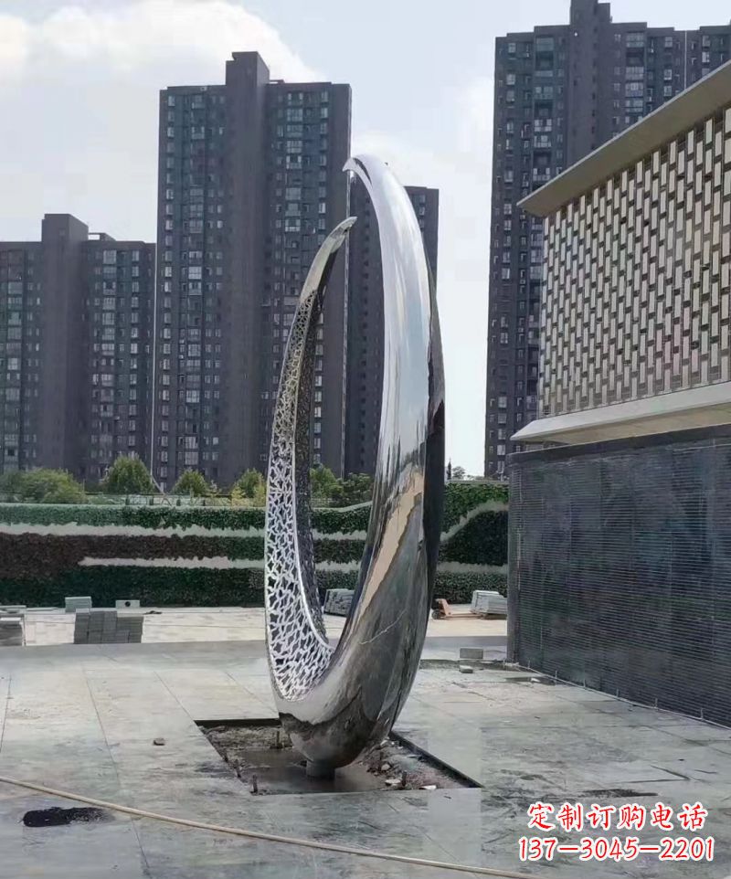 广西精美不锈钢月亮雕塑