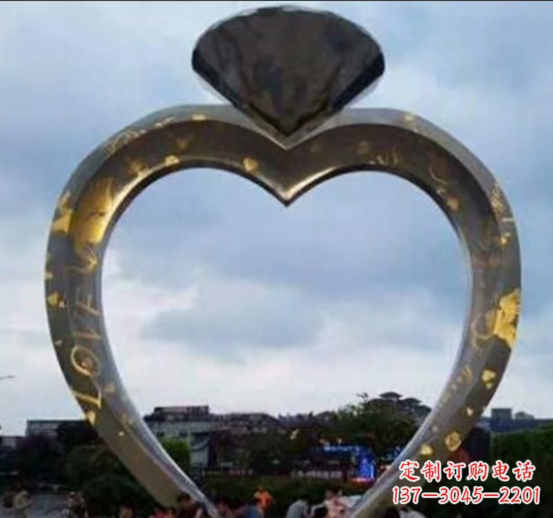 广西不锈钢创意戒指雕塑拥有独一无二的外观