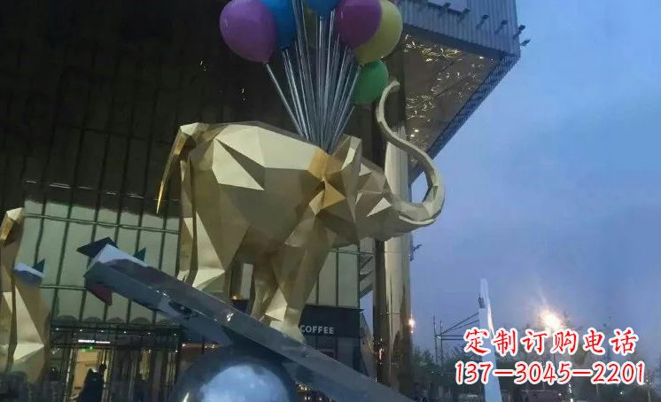广西不锈钢大象踩高跷城市景观雕塑