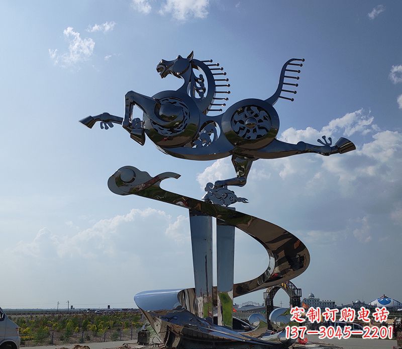 广西不锈钢大型马踏飞燕景观雕塑集艺术与自然于一体