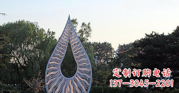 广西水滴雕塑给公园带来流动的美