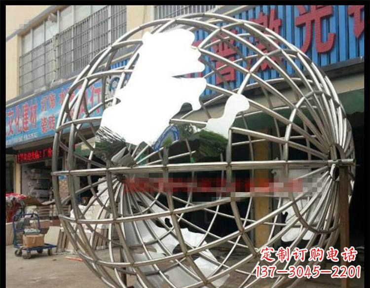 广西纪念地球的不锈钢雕塑