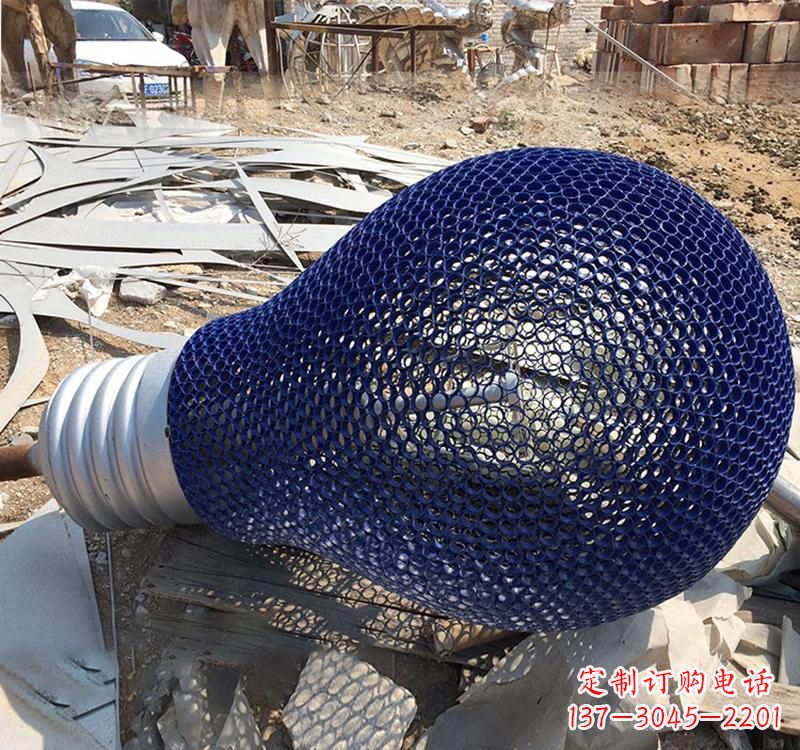 广西不锈钢灯泡雕塑灯光下的美丽之美