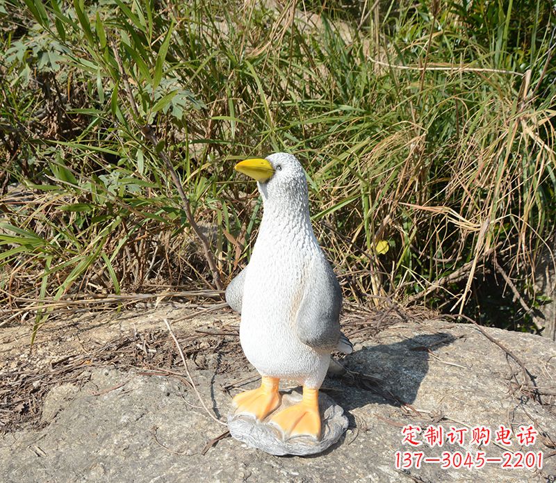 广西和平鸽雕塑传递和平的美丽象征