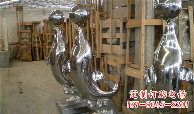 广西不锈钢顶球海豚雕塑融合精美艺术与实用功能