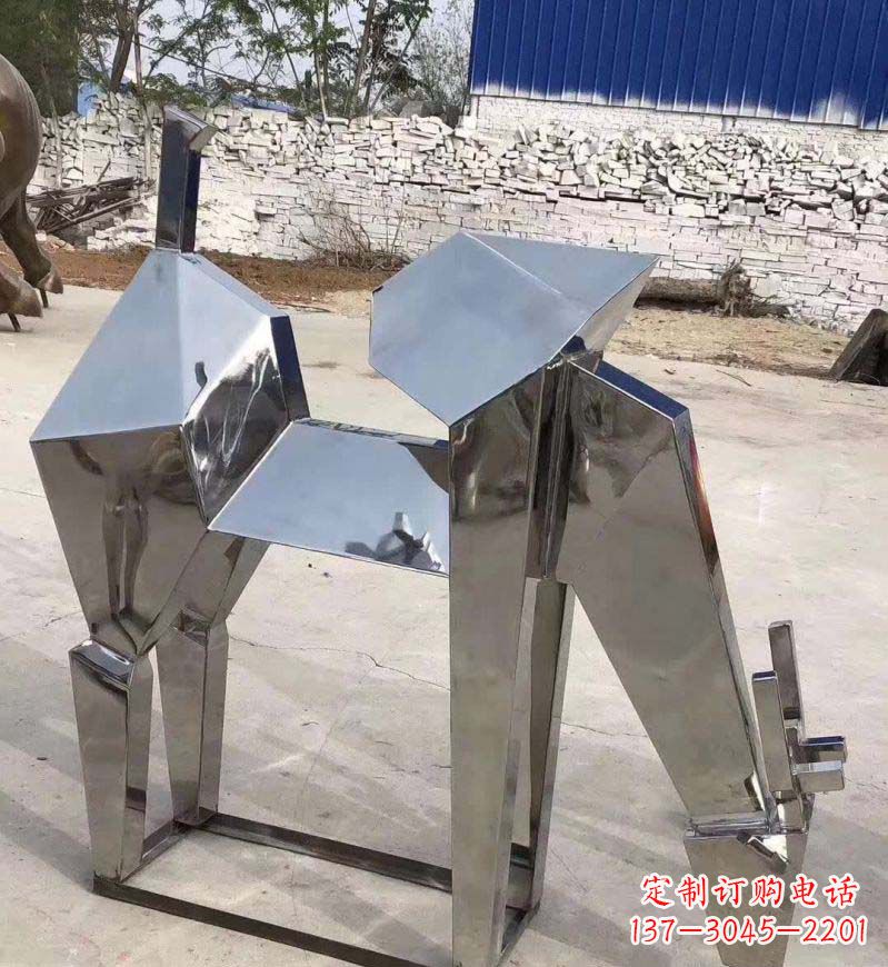 广西不锈钢锻造的景观小鹿雕塑