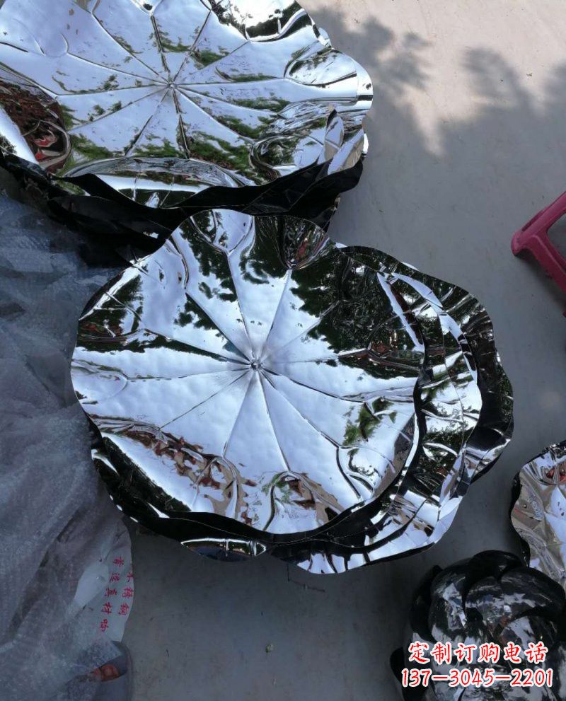 广西不锈钢锻造的莲花雕塑