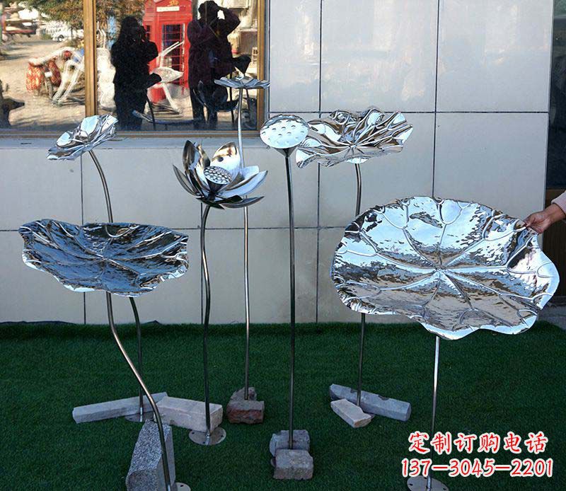 广西不锈钢雕刻荷花美化环境