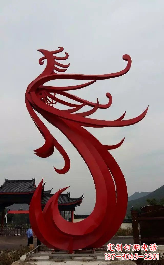 广西凤凰雕塑象征着和平与繁荣