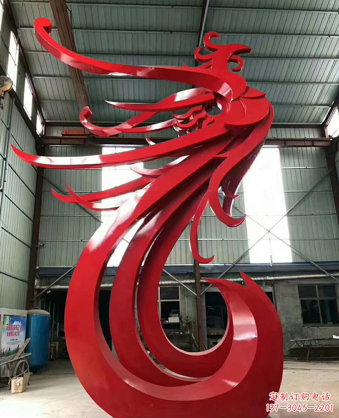 广西不锈钢凤凰雕塑象征着新生的力量