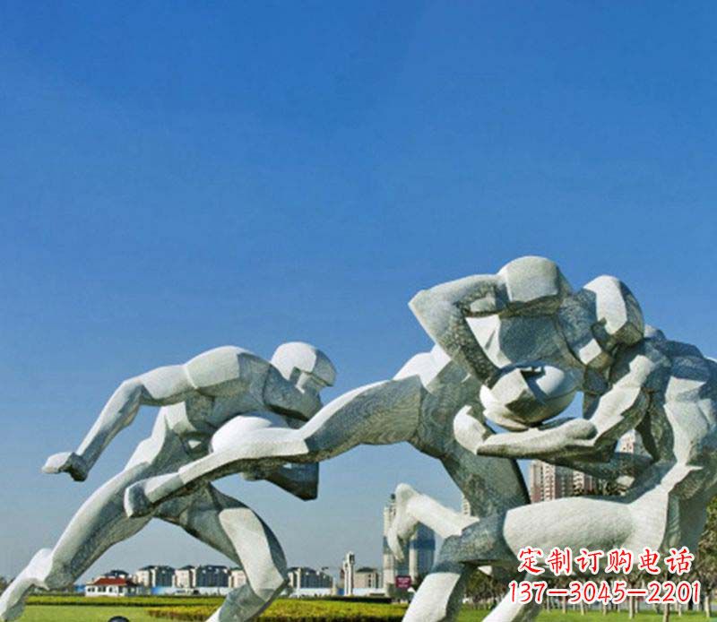 广西橄榄球雕塑传承优雅运动精神