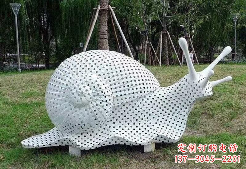 广西不锈钢公园里的蜗牛雕塑