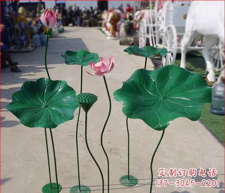 广西不锈钢荷花雕塑色彩斑斓美不胜收