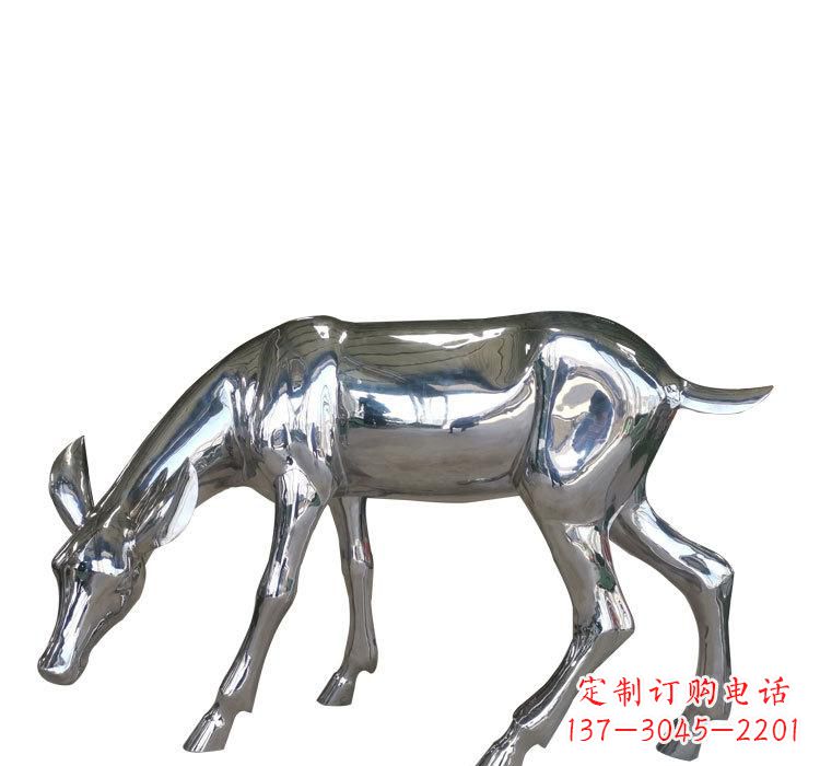 广西不锈钢公园草坪上的鹿雕塑——让美景更加完美