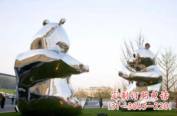 广西不锈钢熊猫雕塑传递友谊与和平