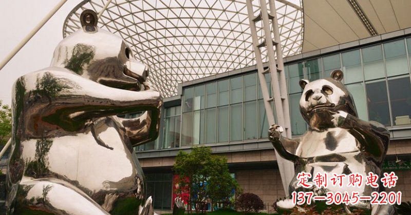 广西不锈钢公园动物镜面熊猫雕塑