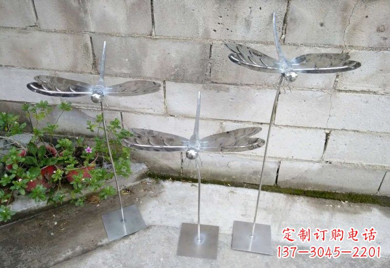 广西动物雕塑不锈钢蜻蜓的精美镜面