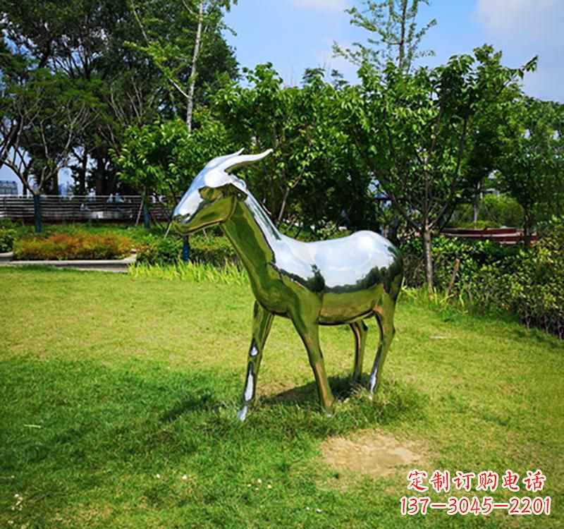 广西不锈钢公园动物镜面羊雕塑