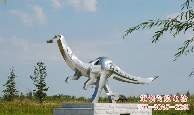 广西不锈钢鸭嘴龙雕塑艺术与自然完美结合