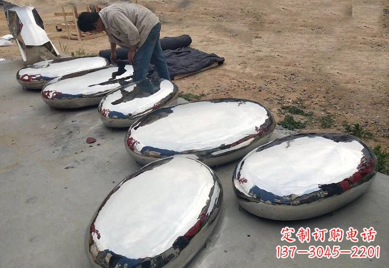 广西不锈钢鹅卵石雕塑精美外形给人以美的感受
