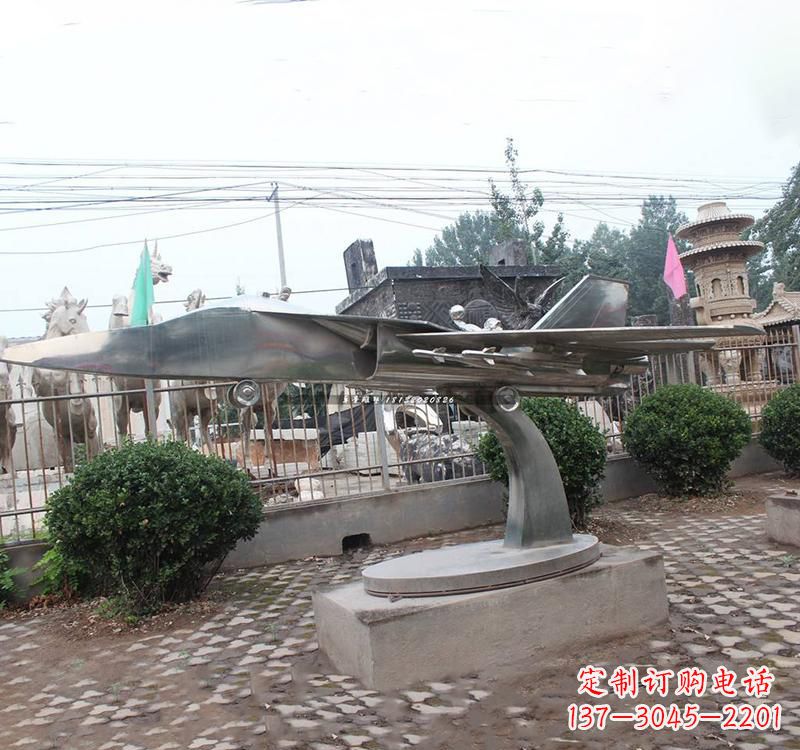 广西不锈钢飞机雕塑——一种象征着力量与和平的艺术品