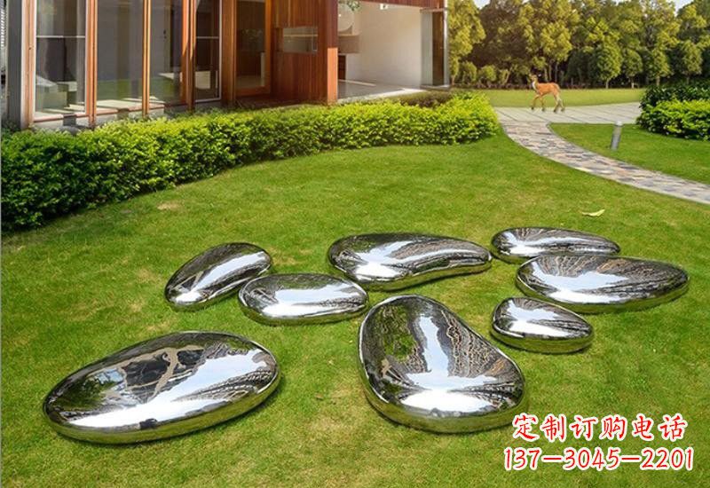 广西不锈钢公园的鹅卵石雕塑