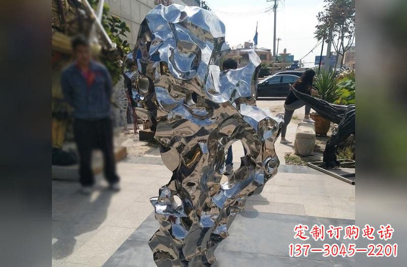 广西太湖石雕塑——点缀不锈钢公园