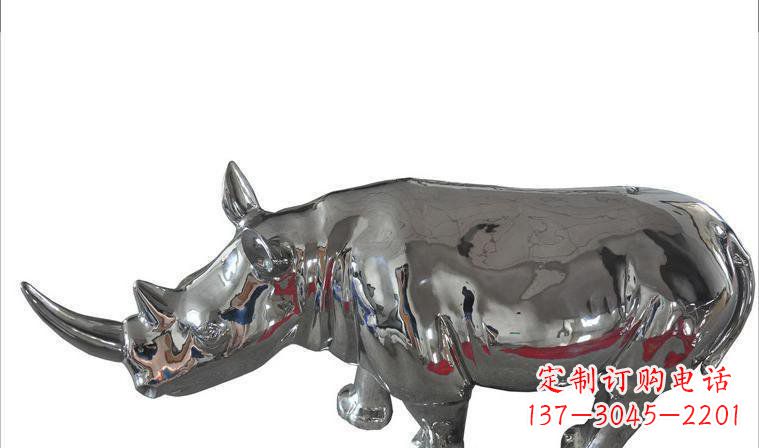 广西不锈钢公园犀牛雕塑巍峨雄伟