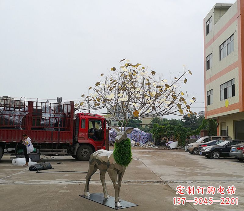 广西不锈钢公园的梅花鹿雕塑