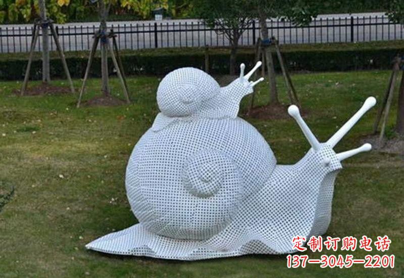 广西不锈钢公园的“母子蜗牛”雕塑
