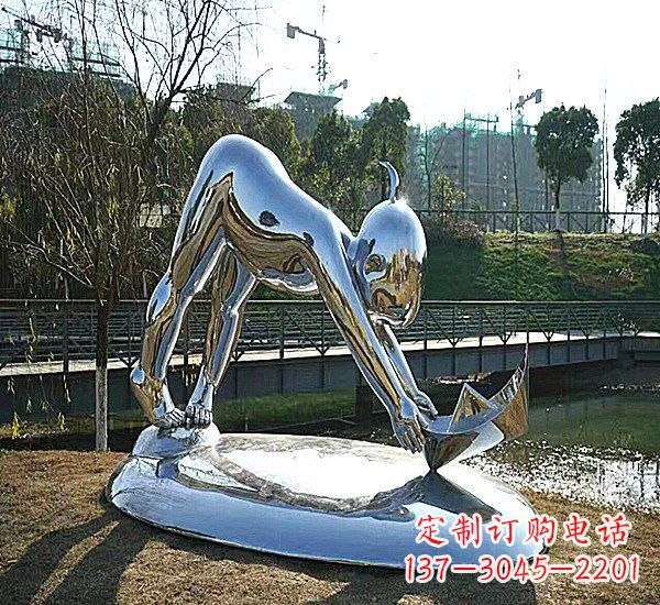 广西不锈钢公园里的儿童雕塑