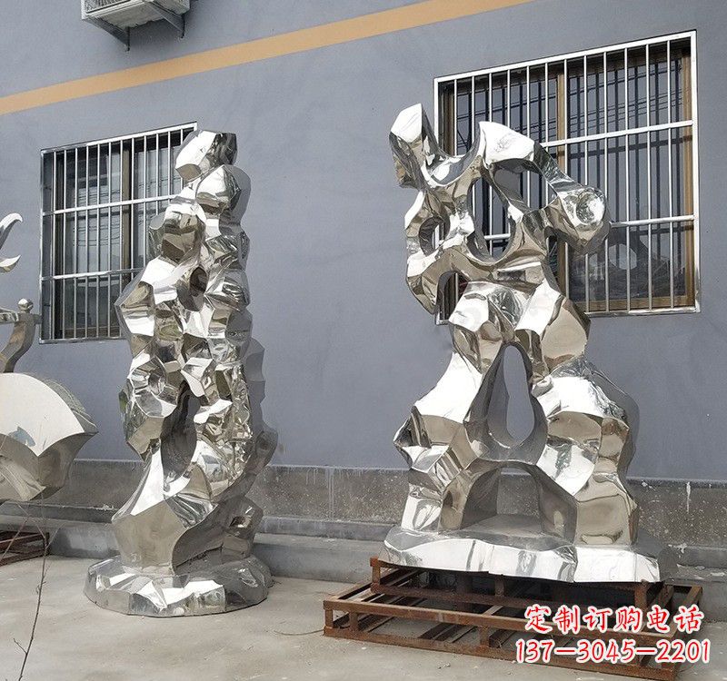 广西太湖石雕塑精美的艺术品