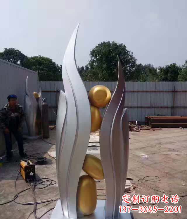广西不锈钢广场翅膀雕塑象征着自由之翼