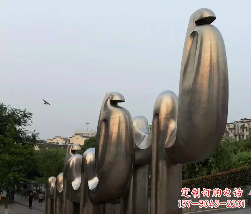 广西不锈钢骆驼雕塑给城市增添新魅力