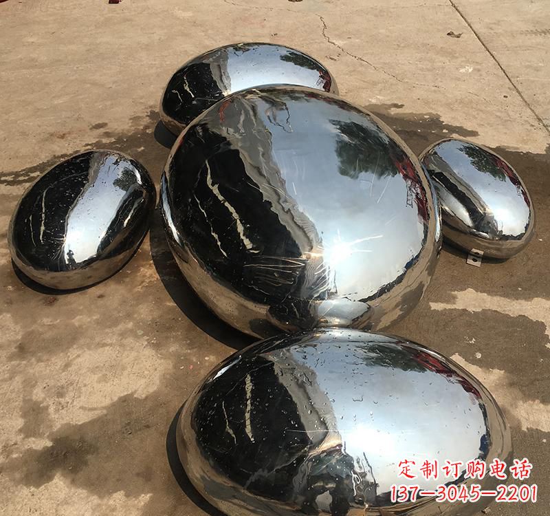 广西不锈钢水滴雕塑精致而又充满力量