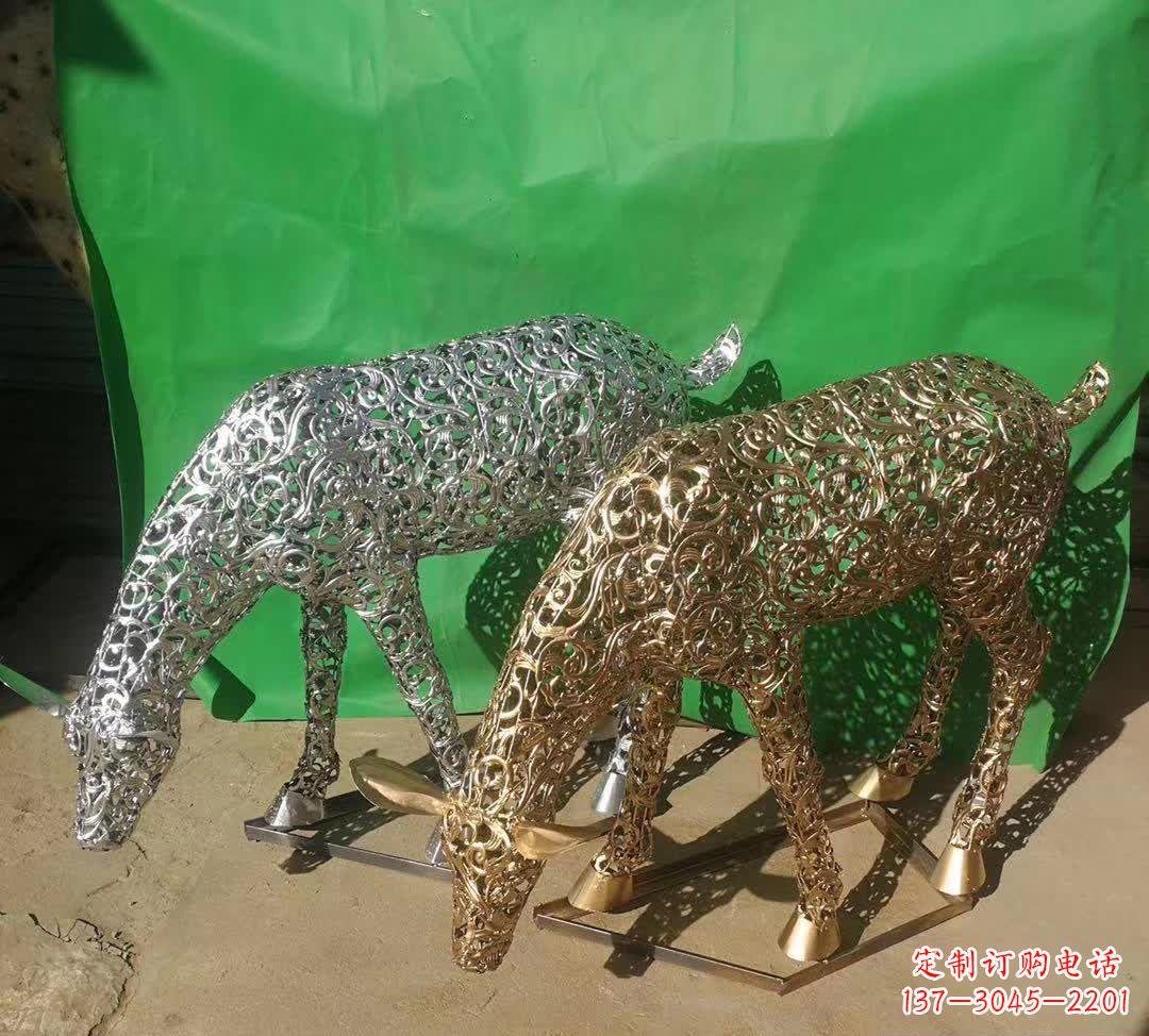 广西不锈钢广场上的梅花鹿雕塑