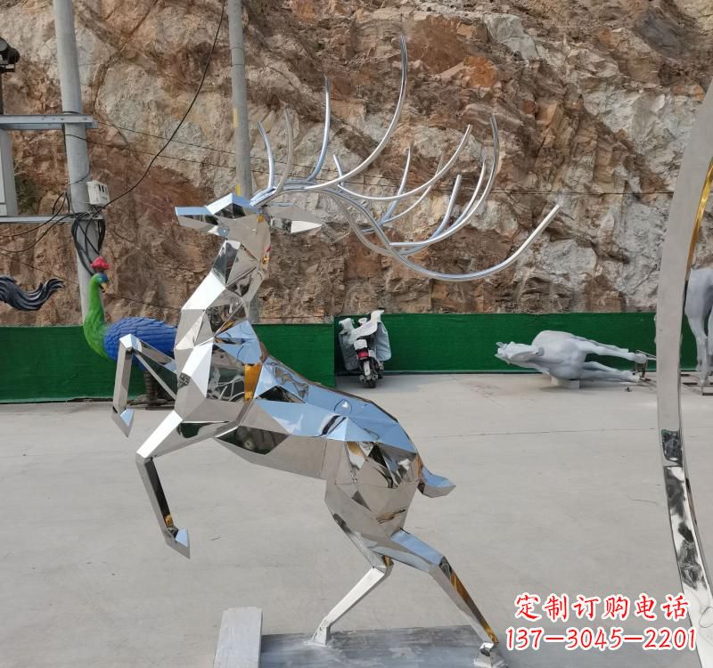 广西梅花鹿雕塑美丽而神秘的存在