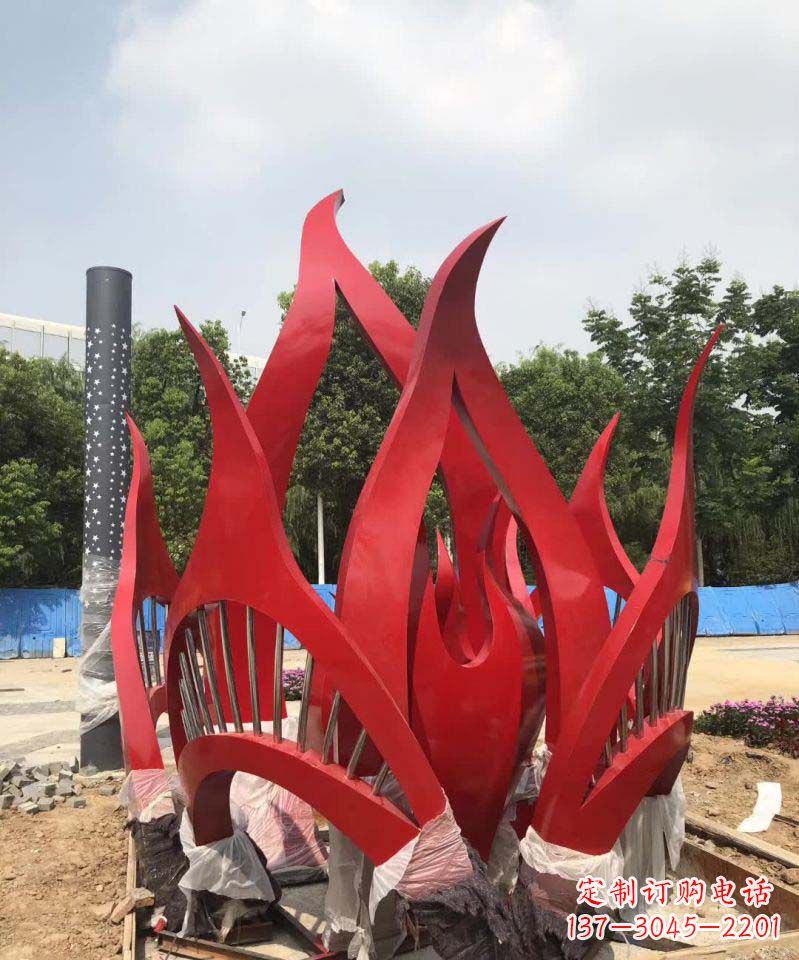 广西不锈钢树叶雕塑美丽而持久的艺术