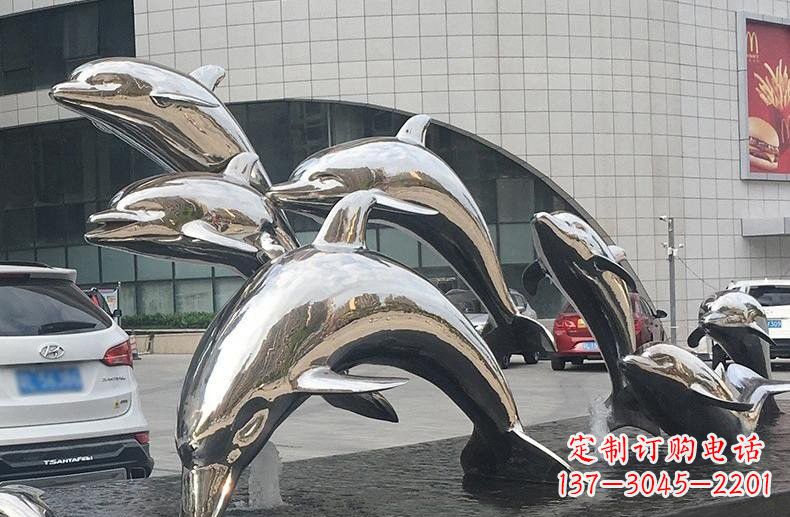 广西海豚雕塑——不锈钢广场上的跳跃动态