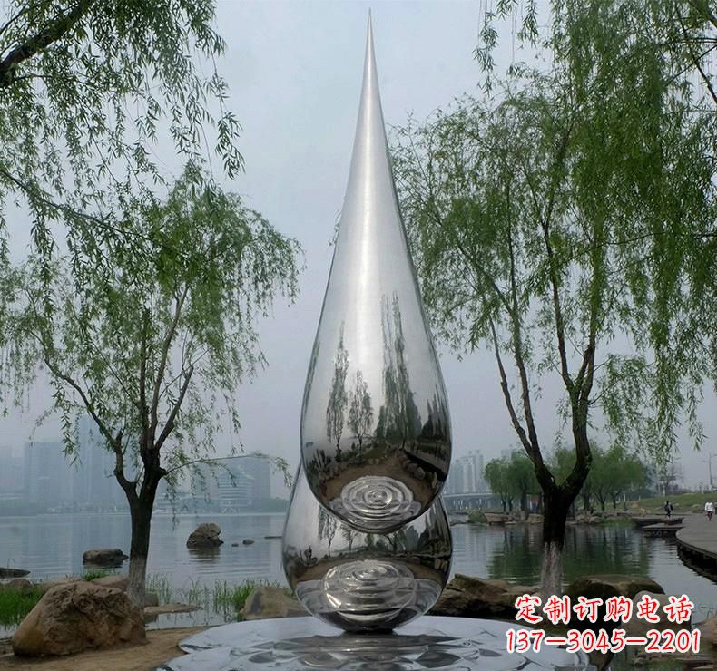 广西不锈钢广场的水滴雕塑