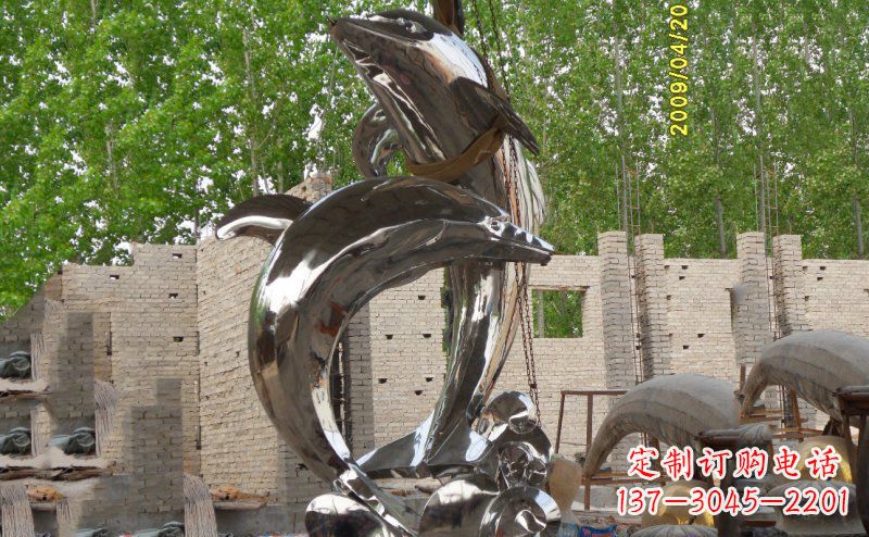 广西海豚之美不锈钢海边雕塑