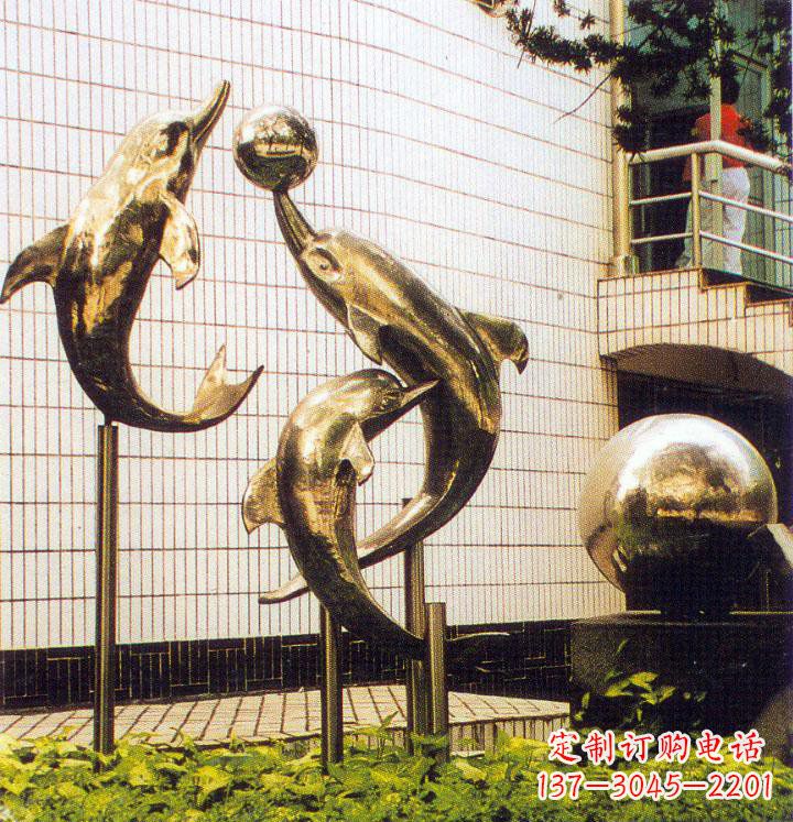 广西海豚跃动的校园雕塑