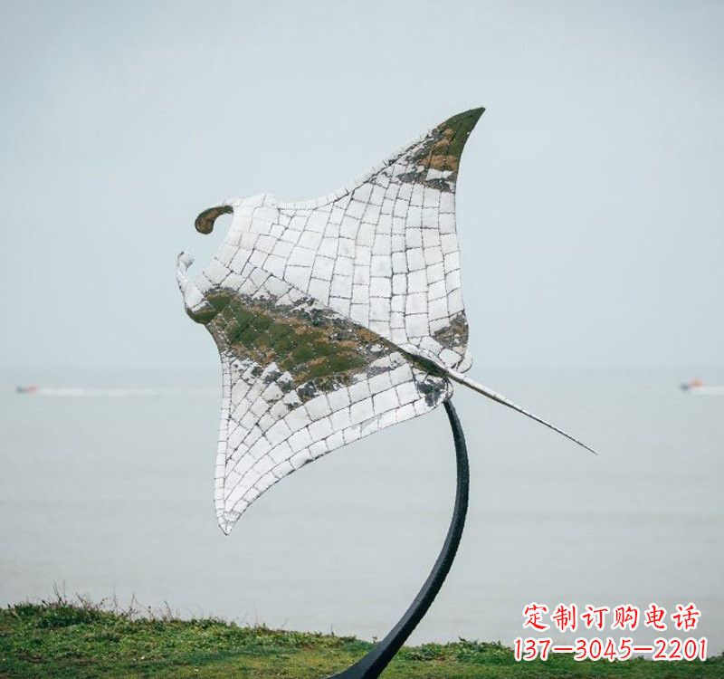 广西不锈钢海洋动物蝠鲼雕塑艺术与环保的完美结合