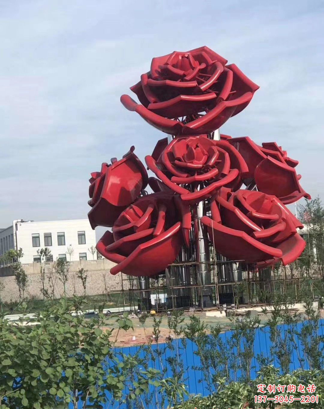 广西不锈钢玫瑰雕塑象征爱与美