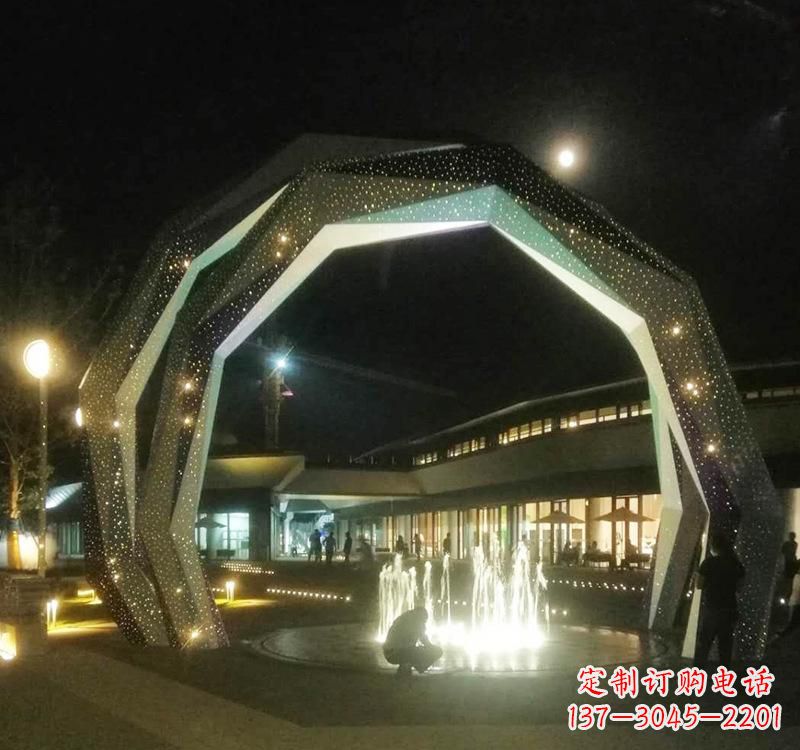 广西不锈钢户外拱门雕塑精美线条点缀美景