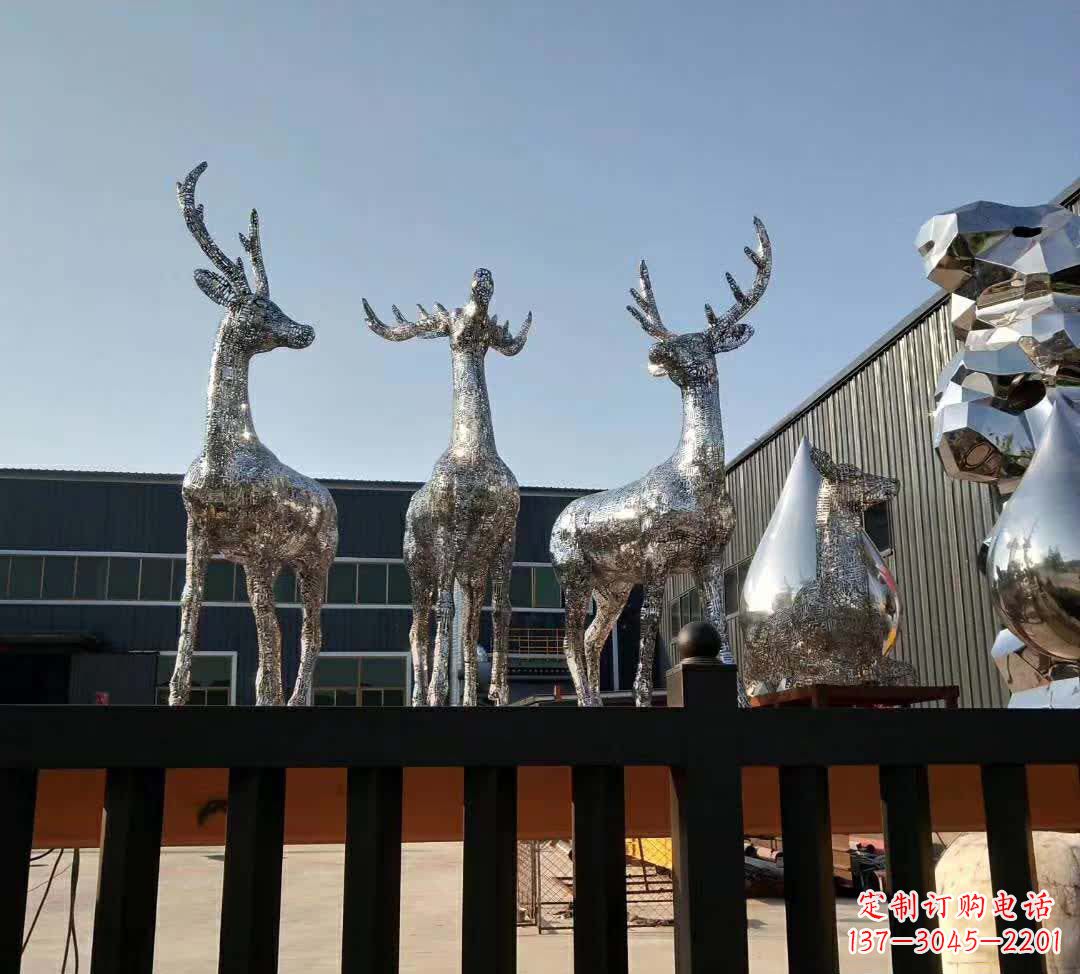 广西不锈钢梅花鹿雕塑给空间增添优雅气息