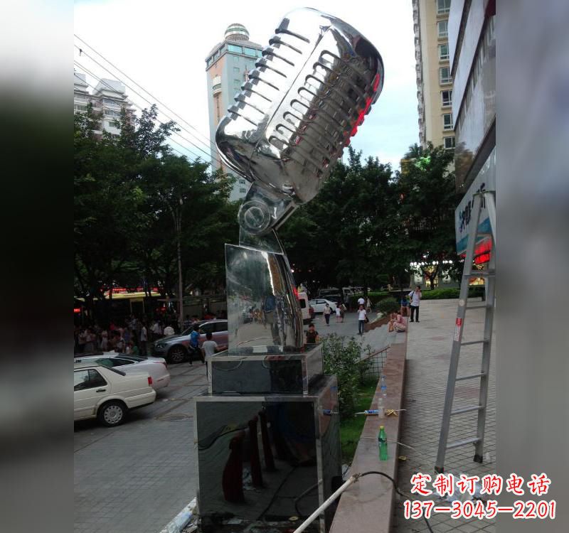 广西不锈钢话筒雕塑高贵而又精致