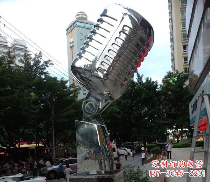 广西不锈钢话筒雕塑象征传统文化和新时代